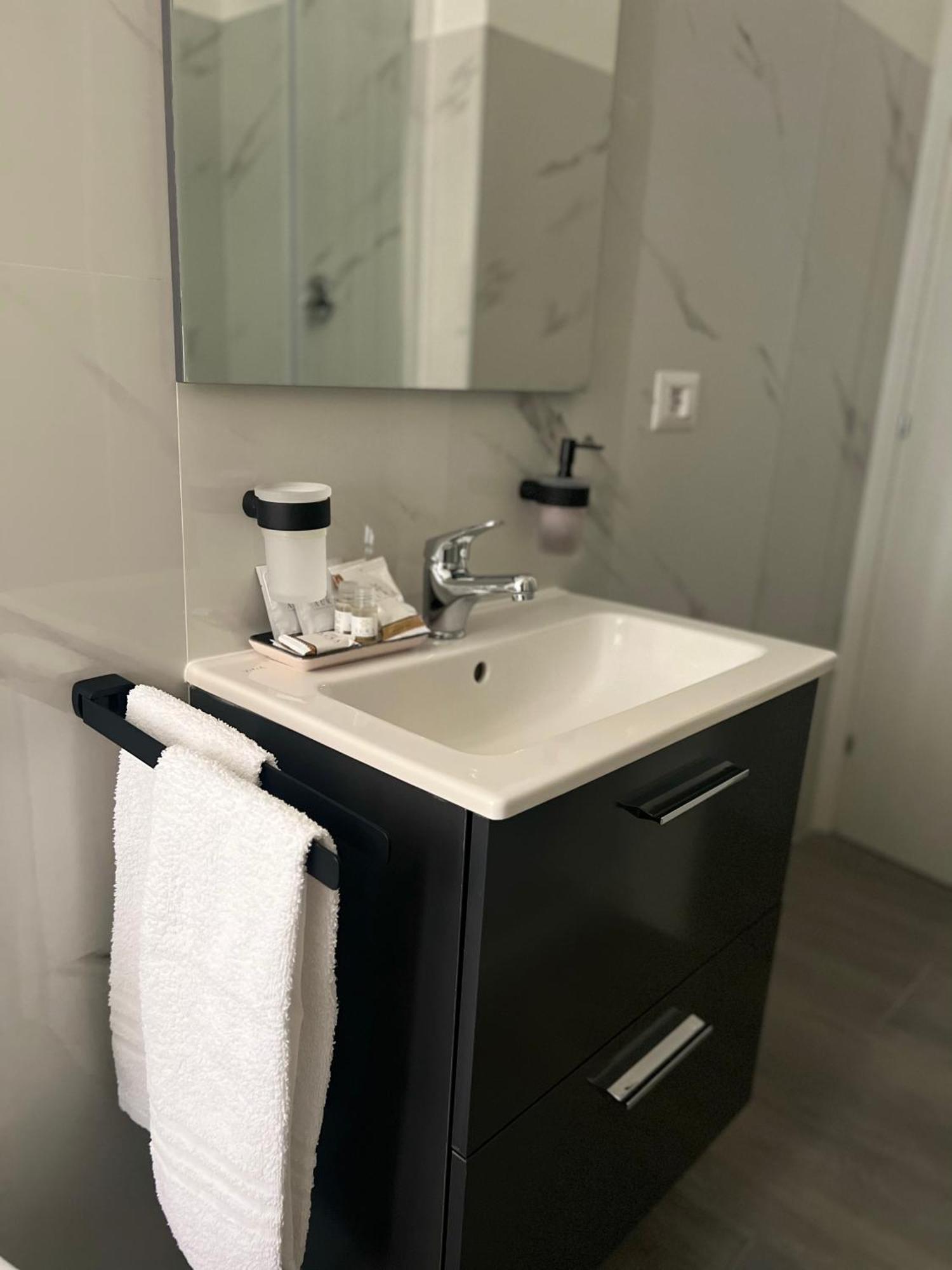 Tiburtina Flam Guest House Rzym Zewnętrze zdjęcie